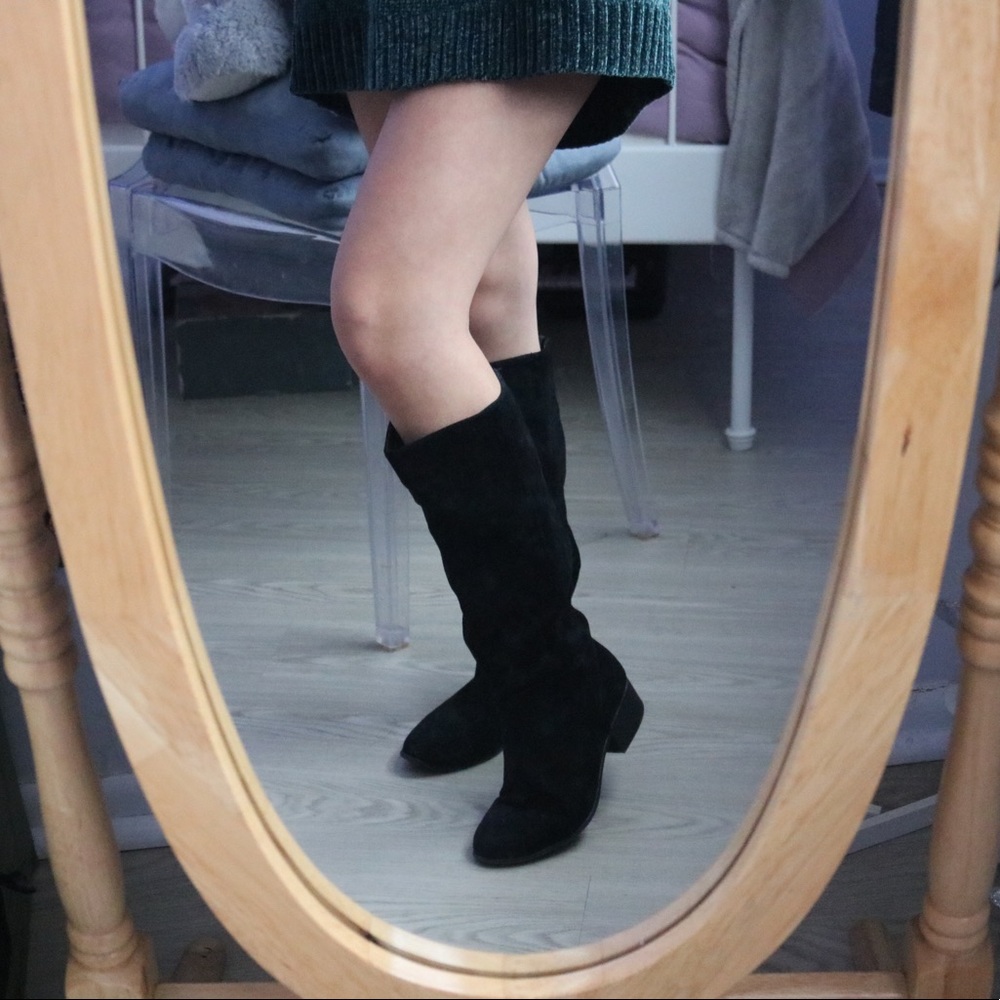 tall black boots